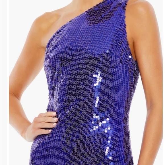 Mac Duggal One-Shoulder Sequin Column Gown size 4. - Picture 6 of 17